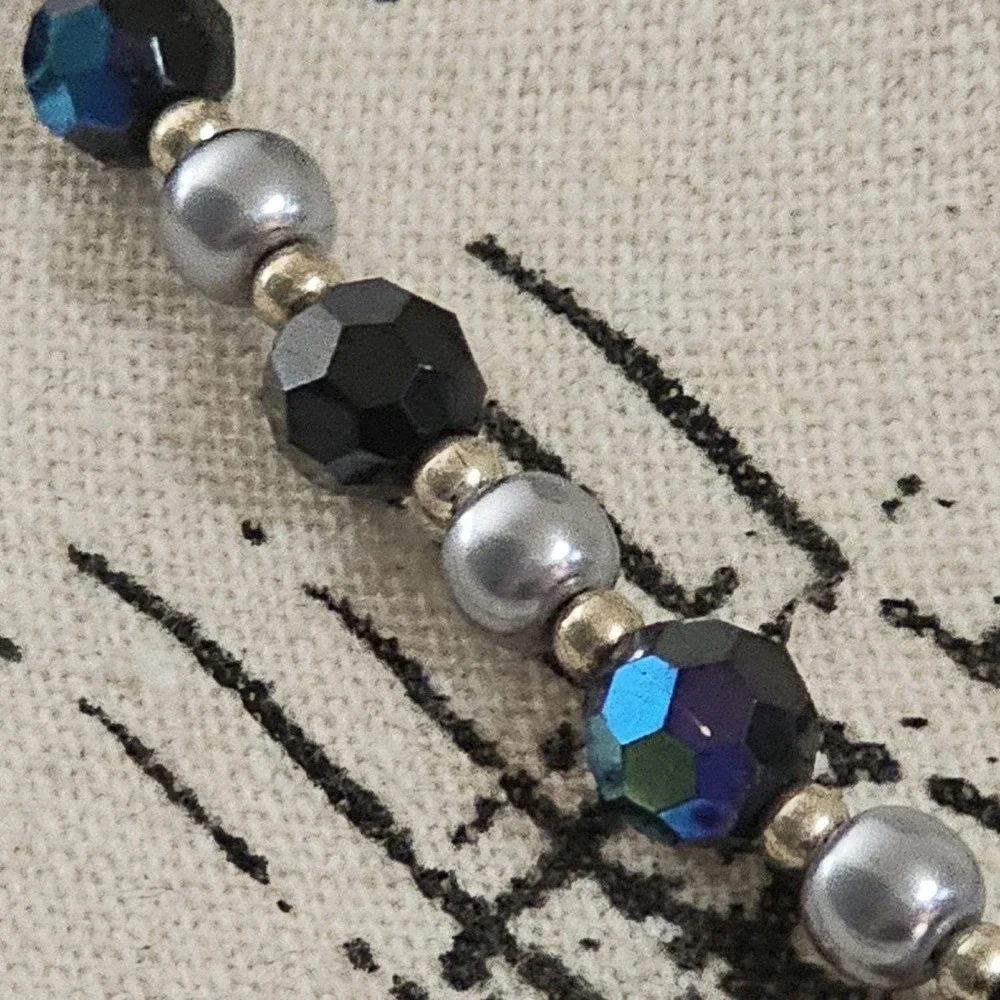 Vintage AB Silver Pearl Colored‎ Glass Beaded Hook Closure Necklace 18